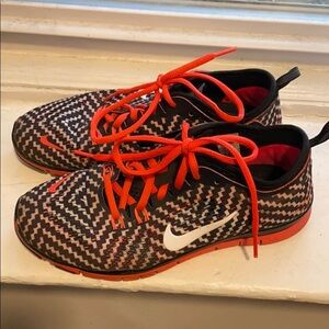 Nike free TR fit infrared black white zig zag 6.5